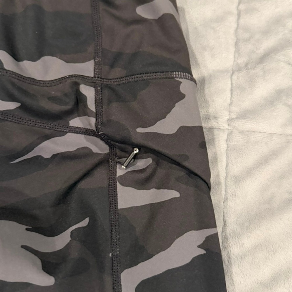 Athleta Camo Leggings Womens Small Black Gray High Rise Side Pocket Activewear - Picture 4 of 8